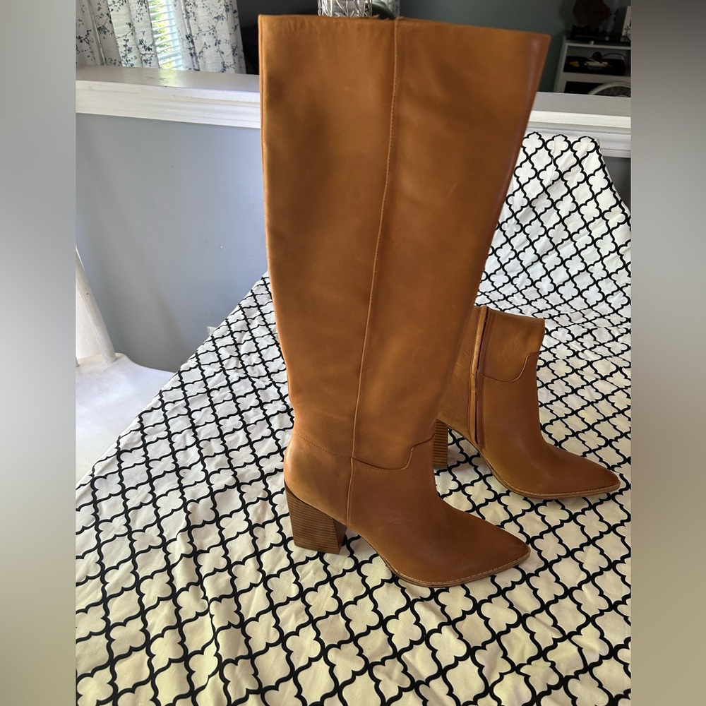 Women’s cowgirl riding boots